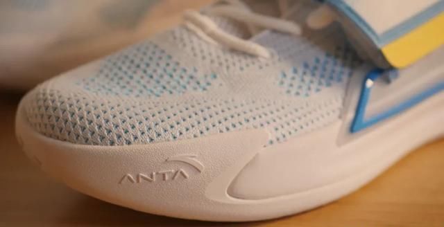  『水花二代』三百块入手国产好鞋！设计大升级 配置不逊色千元旗舰款