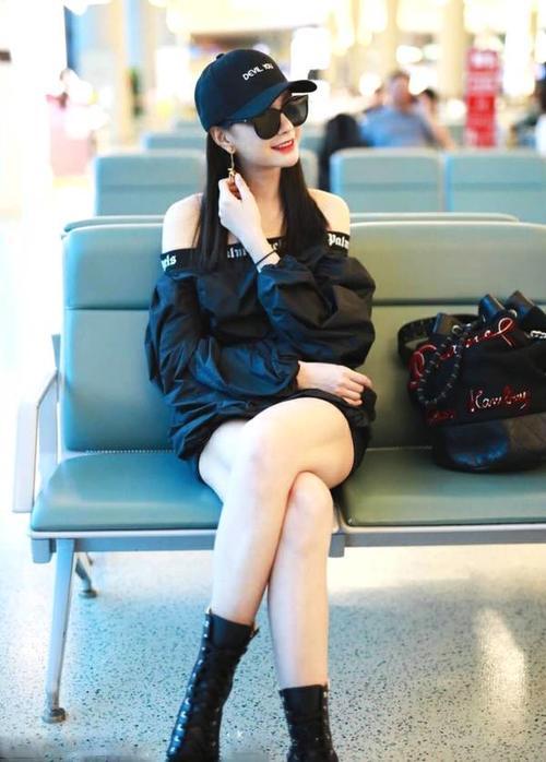 沈梦辰的脸白的发光，穿短裙大秀美腿，网友：杜海涛赚大了！