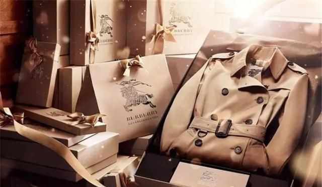  『Burberry』Burberry风衣年年穿，它的冷知识你知道多少？为啥设计这样？