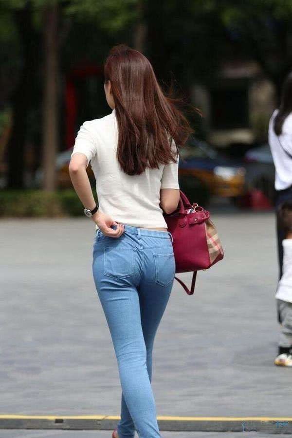 牛仔裤可以修饰双腿，尤其第二款，简直是百搭！