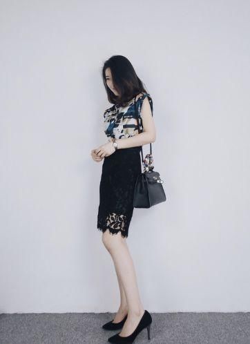 诱惑蕾丝包臀裙,搭配尖头细跟,勾勒曲线身材,性感一夏!