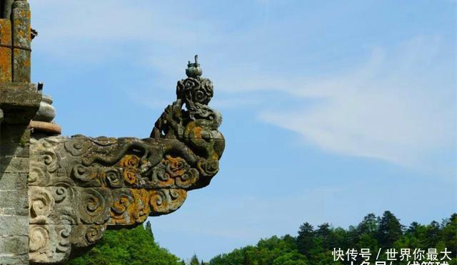 同样有人在此坠崖,看武当山的措施再看华山栈道,差距真的很大!