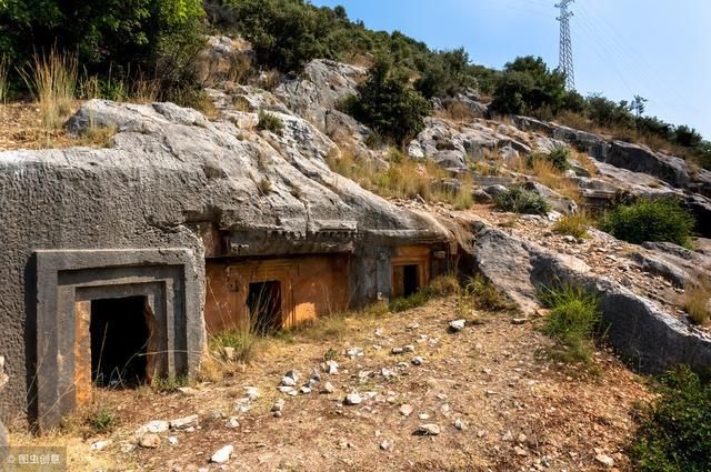 农民明知墓地影响耕种，为何依然坚持葬在自家土地？原因令人心寒