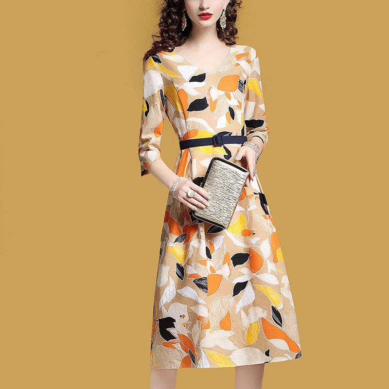 女人再漂亮，也不要穿得俗，要穿就要穿洋气的，美的优雅有格调