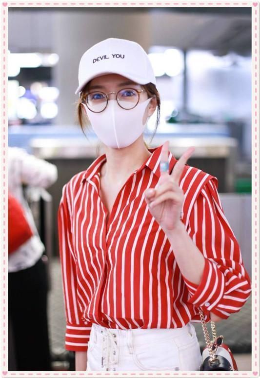 江疏影穿红色格子衫竟输给宋茜?网友:露肩真的比露腿还重要?