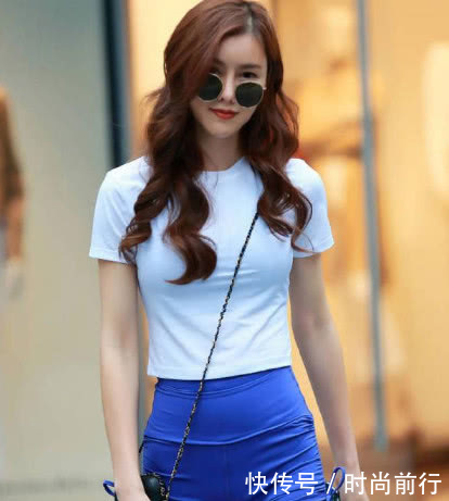 美女穿运动型热裤,舒适紧身大秀笔铅美腿!