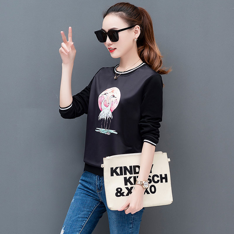 真没想到，今年流行的卫衣竟这么洋气，70后老婆穿上，减龄美炸