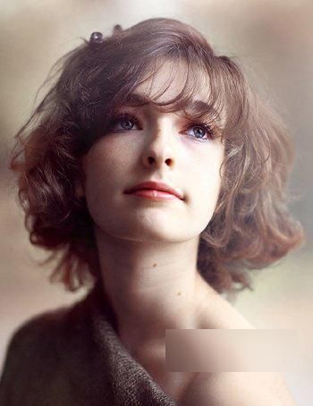 15个适合国字脸女生的发型！