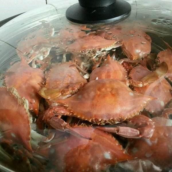 水煮海鲜时,用冷水还是热水?很多人都搞错了,