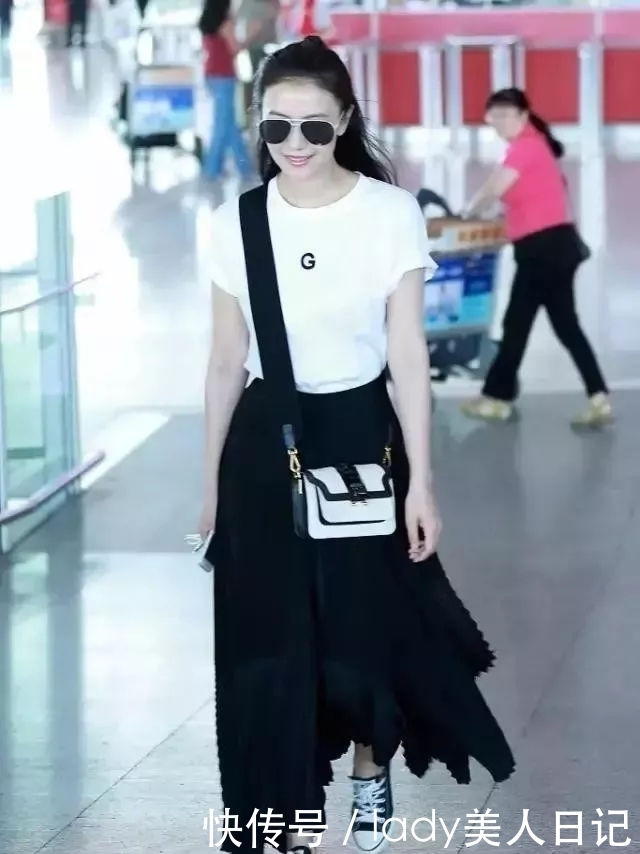 唐嫣一双帆布鞋330天天穿，天后王菲照样不怂，直接穿它上综艺