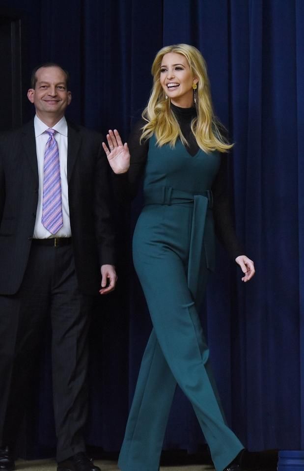 电视讲话中的伊万卡风姿，名媛气质就是这么拽