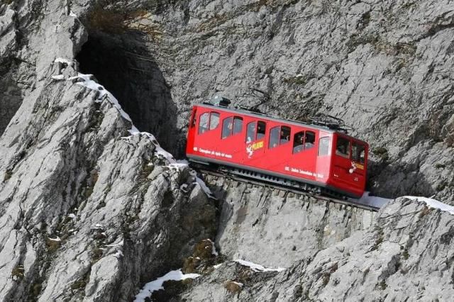 全球最惊险的铁路：最大坡度48度时速7公里，周边景色堪称一绝