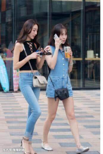 时尚抓拍:看时尚妹子穿衣搭配在秋季怎样去展现自信之美!