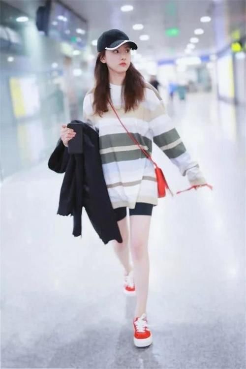  #黑色骑行裤#早春如何穿出动感酷风？骑行短裤穿起来，飒酷有型而且性感洋气