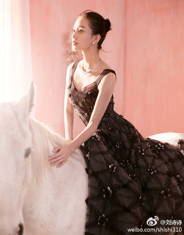 短发界的颜值扛把子佟丽娅竟然已经34岁了?美上天的她简直就是变