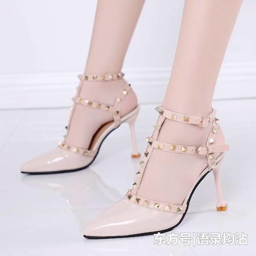 具有十足女王范，女王不只有“恨天高”，还可以有小高跟