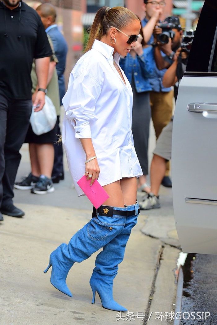 把裤子当鞋子穿，詹妮弗洛佩斯又赢了，国外小哥模仿出事儿了