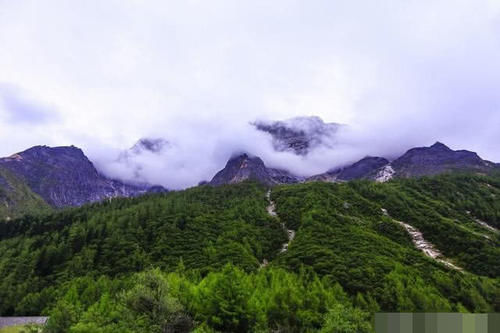 四川省有座山，虽然名气不是很大，却是成都人的最爱