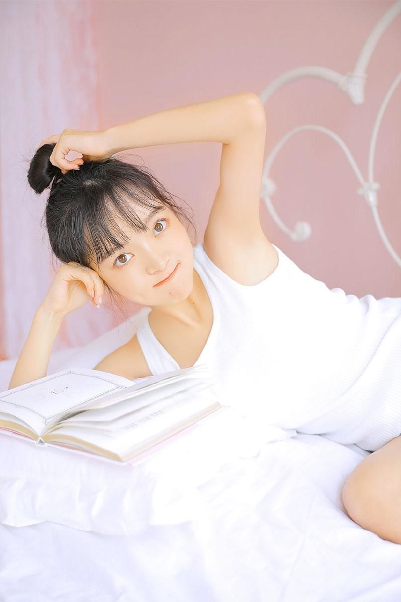 丰满美女尤物背心吊带性感长腿美女图片 第一辑