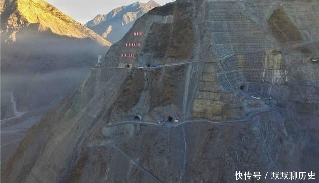我国又建一超级大坝，比三峡还高110米，而5万吨钢材靠人工抗
