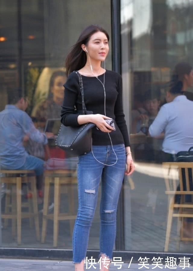  气质：牛仔裤时尚大气又很有淑女品味，帅气干练更显青春活力十足