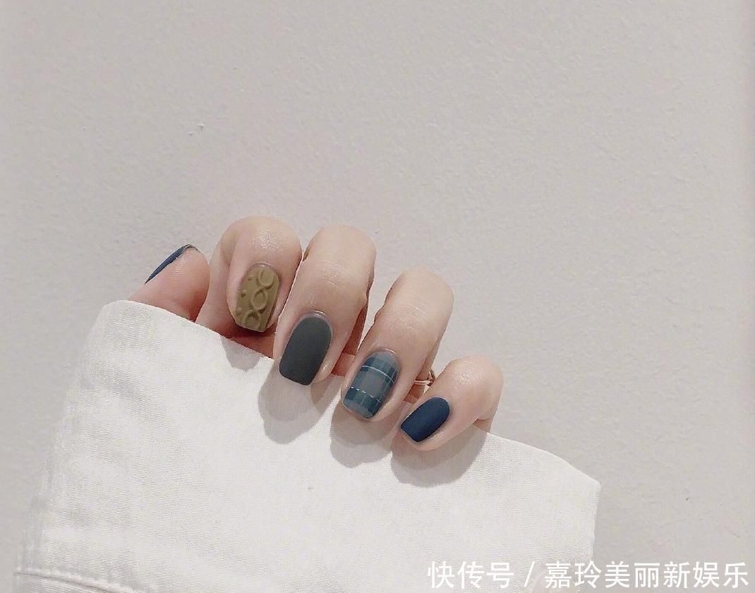  感觉@2020早春仙女美甲攻略，涂鸦美甲可爱，草莓美甲温柔有治愈力