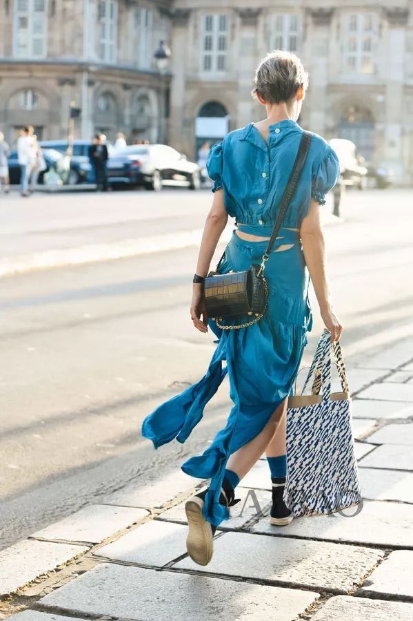 怎么穿也不时髦?是扣子没钉对地方吧