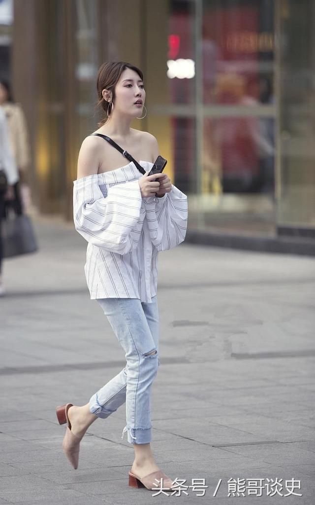 街拍重庆，美丽百搭的装扮，让你时尚又充满仙气