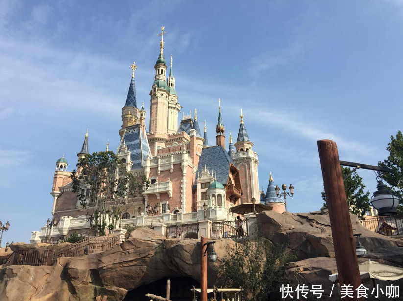 国内最赚钱的景点，进场畅玩要携带2700元，还要带上伙食费