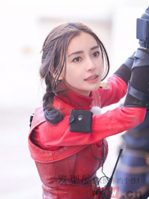 可爱俏皮的减龄发型 换个发型更显嫩