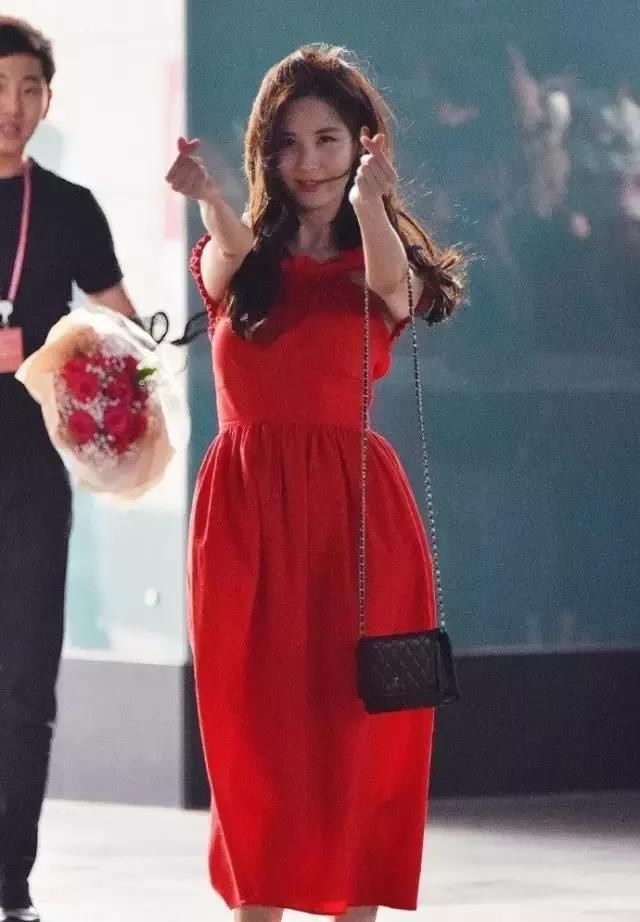 跟着外国女星这样穿，小个子秒变大长腿