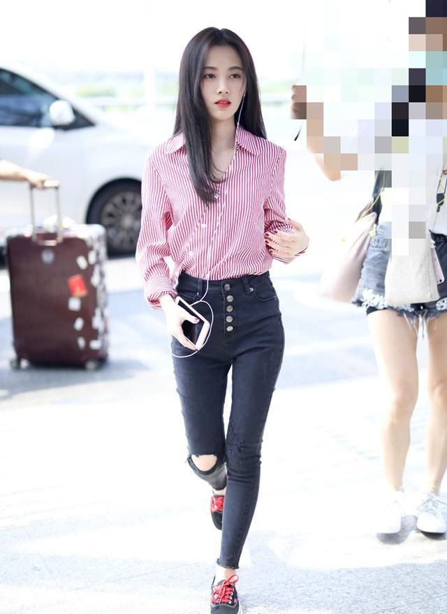 「 气质」“小女生”打扮显清新精致，满满仙女气质，鞠婧祎古典风美到冒泡