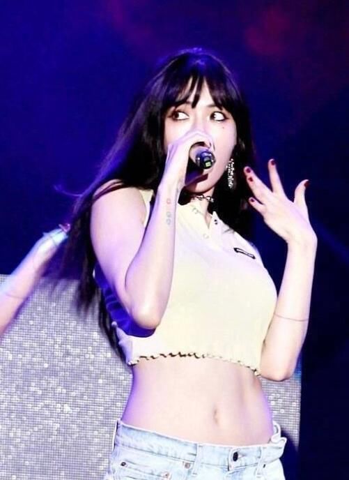 金泫雅身材太好了！轻松玩转各种造型，“小野马”并非浪得虚名