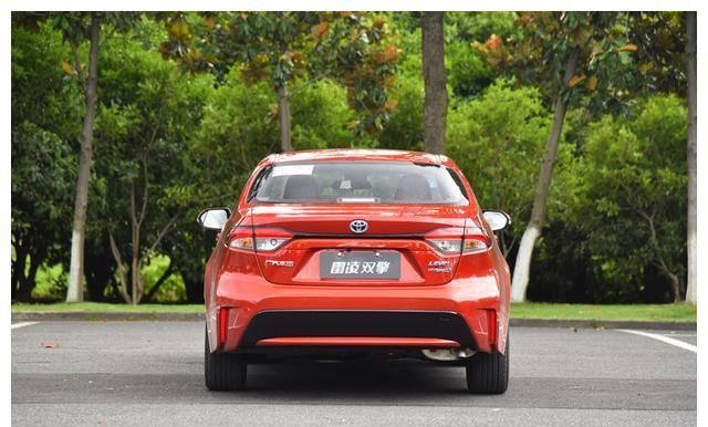  【汽车品牌】跟大家曰产对比，丰田汽车的这个平级车改善较大 ，操纵也有所提高