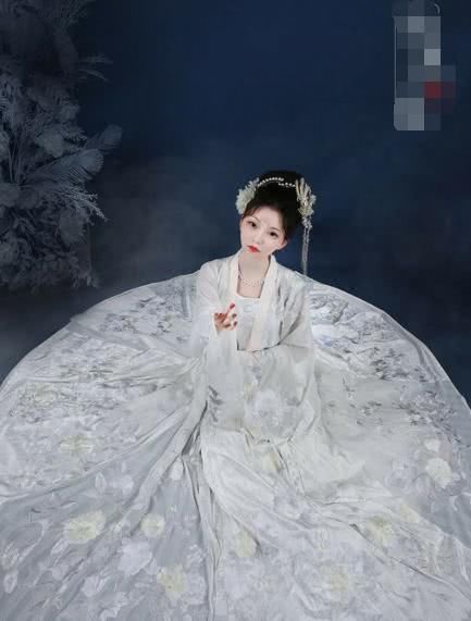  #胸襦裙和#汉服萌新必备科普齐腰襦裙一片式与两片式怎么穿如何区分