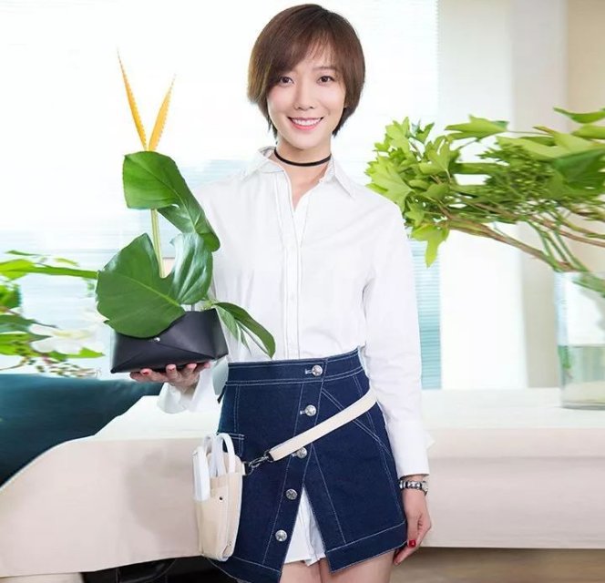 裙子里别再穿安全裤了，这才是时尚圈最新穿法!