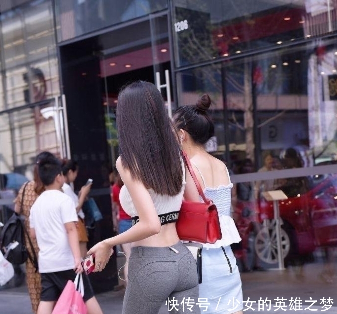  夸张@街拍：毫不夸张地说，这才是百里挑一的真女神！