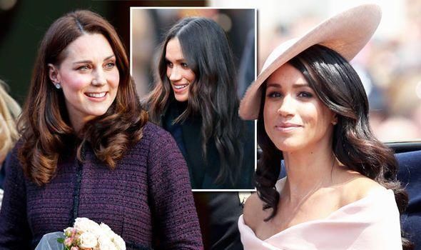 时尚专家认为梅根模仿凯特王妃,把凌乱的发髻弄柔顺,有点过时!