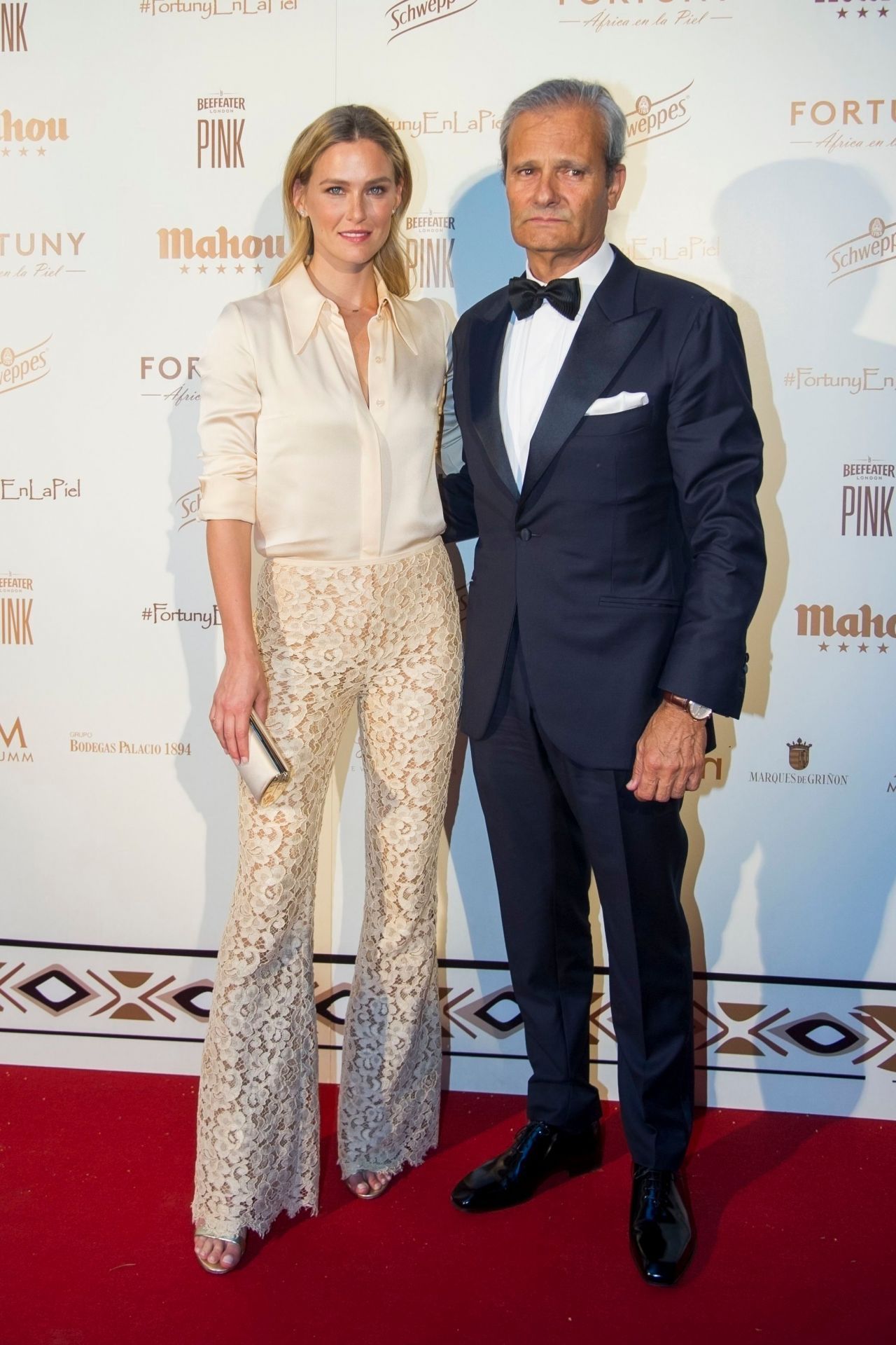 以色列超模芭儿莱法利白色长裤出席马德里举办的时尚活动