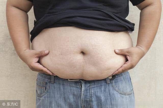 肚子的肉松松垮垮?控制饮食之余，这3个动作也要做起来