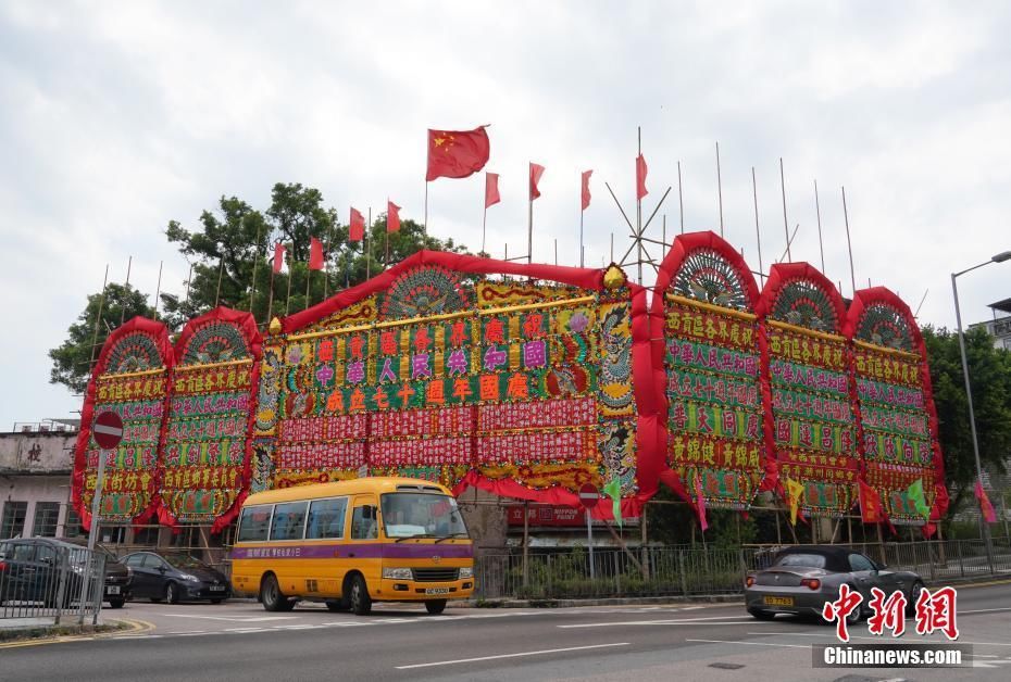  街头■香港西贡街头国庆气氛浓