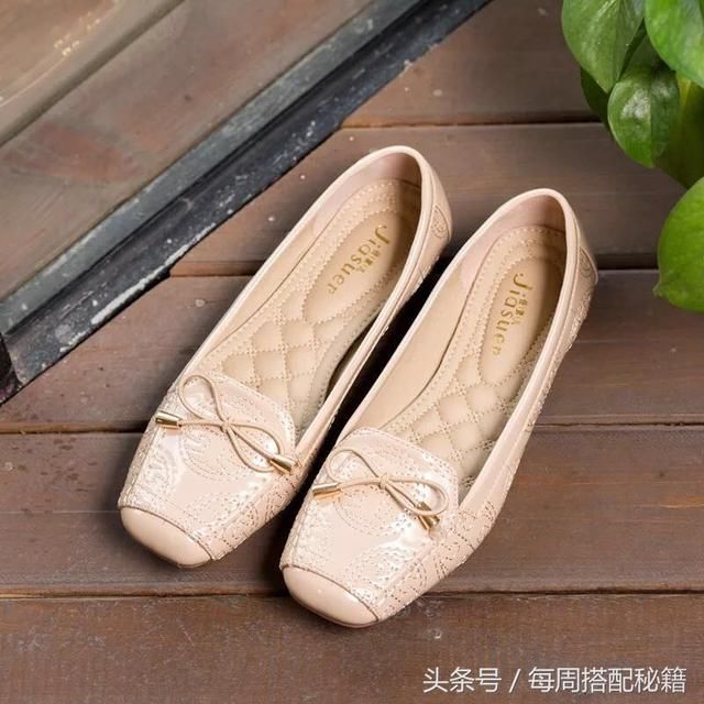 女人长得再漂亮，也别穿拖鞋出门，瞧9月新上秋款鞋，显高巨嫩美