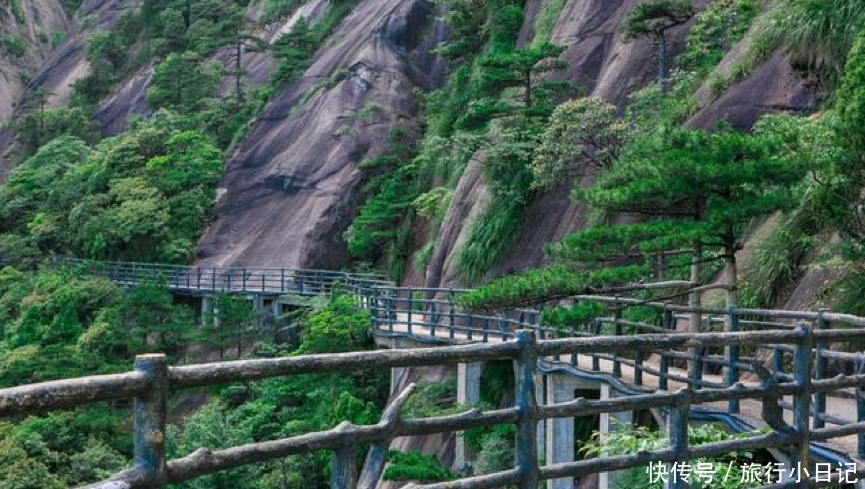 我国最早的悬崖栈道竟然在这里，风景如画，游客络绎不绝