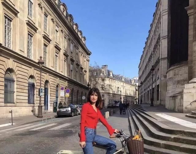  尽显：开衫+牛仔裤这样穿,时髦好看又清新柔美,尽显品味气质