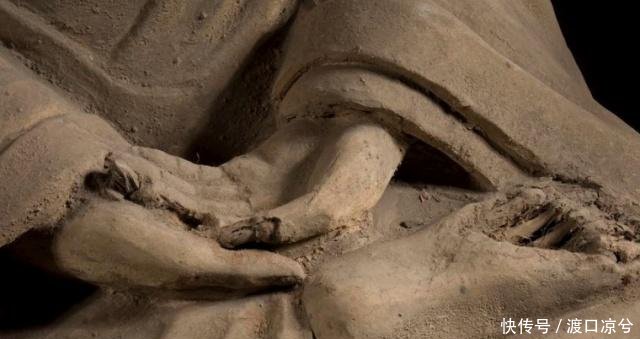 山西有座神秘寺庙，拥有15尊“肉身佛像”，脚骨清晰可见！