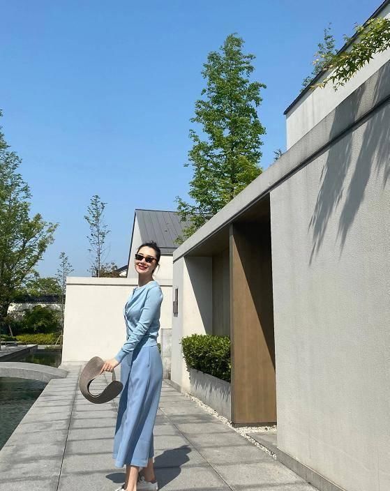  「气质」天猫总裁太有福了！老婆穿张大奕同款衣服超时髦，一双儿女太可爱