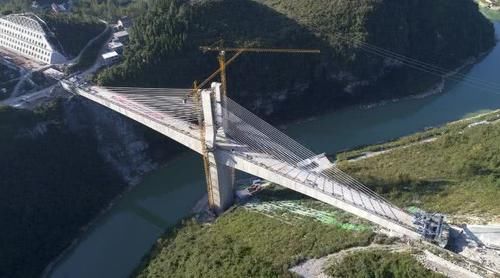  「互助」高铁助力张家界发展，与重庆互助旅游，投资385亿，即将