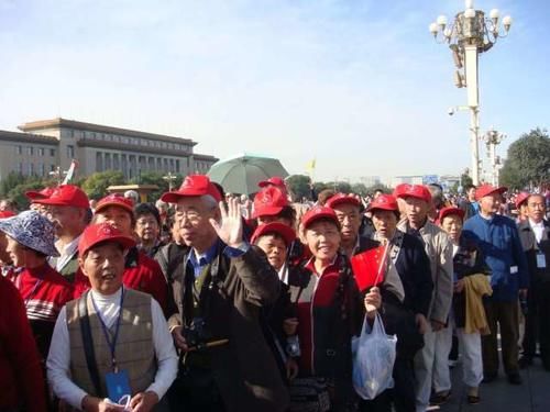 跟团旅游时,假如见导游说这些“暗语”,二话不说扭头就跑