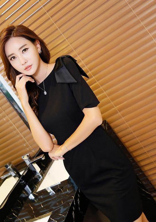 时尚女孩都在穿包臀裙,让魅力值翻一倍,秀出美好身材!