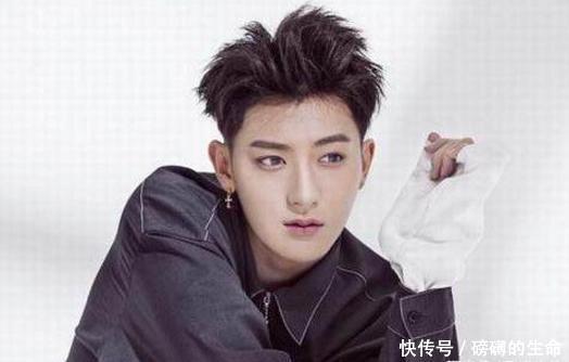 周星驰的助理成明星,黄子韬的助理成富商,她的